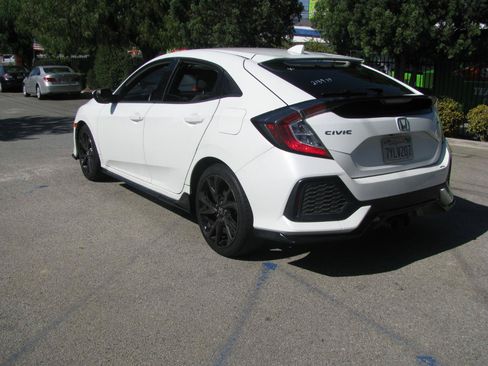 Used 2017 Honda Civic Sport image 4
