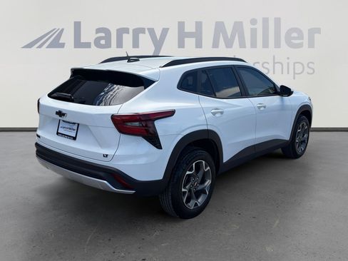 Used 2024 Chevrolet Trax LT w/ Driver Confidence Package image 5