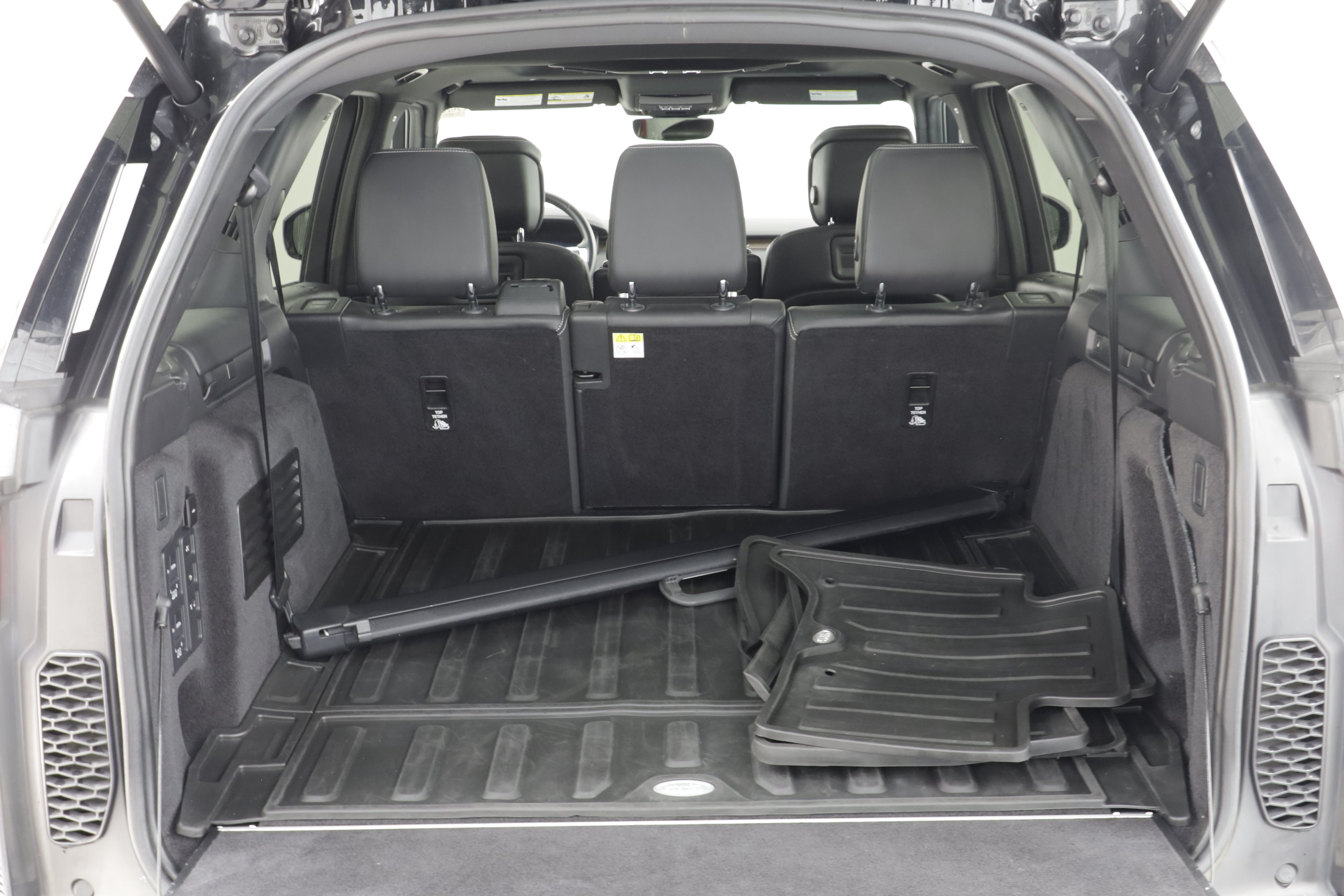 Used 2023 Land Rover Discovery Metropolitan Edition AWD/4WD image 18