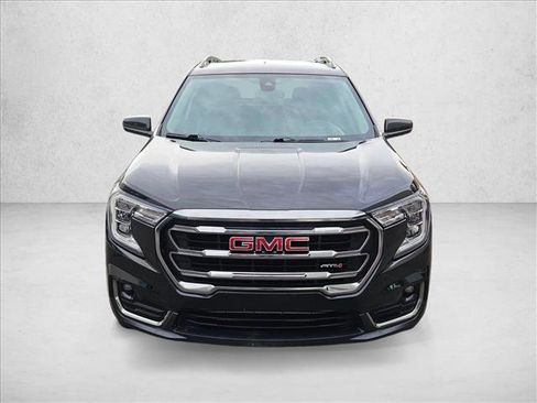 Used 2022 GMC Terrain AT4 image 2