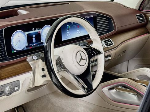 Used 2024 Mercedes-Benz Maybach GLS 600 4MATIC image 16