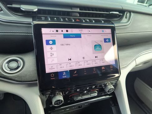 Used 2023 Jeep Grand Cherokee Overland image 16