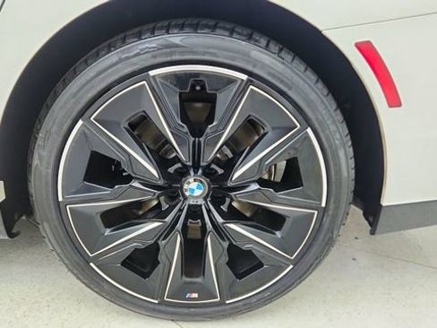 Used 2023 BMW 740i w/ Executive Package image 64