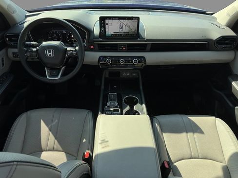 Used 2025 Honda Pilot Elite image 10