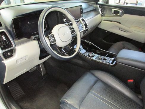 Used 2022 Kia Sorento SX Prestige w/ Panoramic Sunroof Package image 6