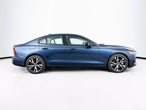 Used 2025 Volvo S60 B5 Core image 10