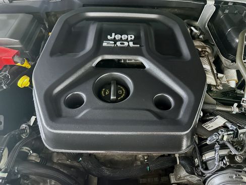 Used 2023 Jeep Wrangler Unlimited Sahara w/ Cold Weather Group AWD/4WD image 31