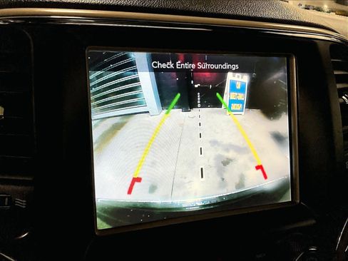 Used 2017 Jeep Grand Cherokee Overland image 20