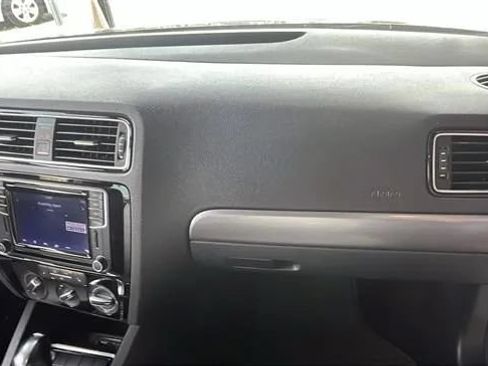 Used 2016 Volkswagen Jetta Sport w/ Lighting Package FWD image 7