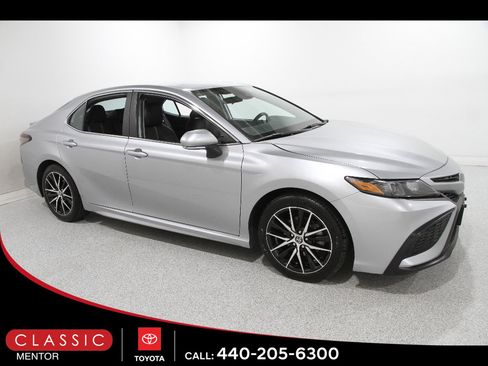 Certified 2024 Toyota Camry SE FWD image 1