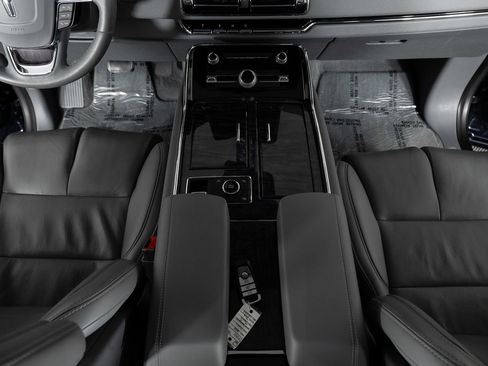 Used 2021 Lincoln Navigator Reserve w/ Cargo Convenience Package image 42