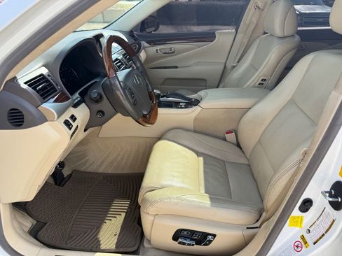 Used 2013 Lexus LS 460 Luxury w/ Comfort Pkg image 16