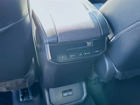 Used 2022 Toyota Highlander XLE image 22