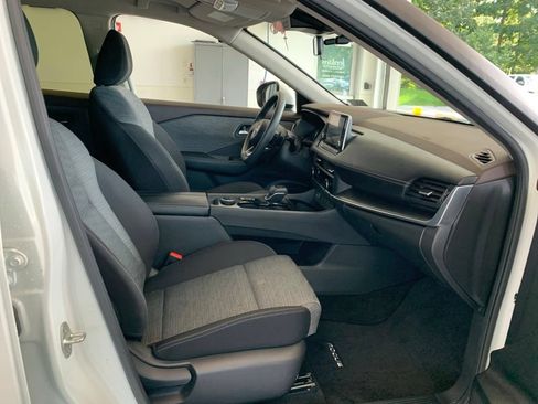 Used 2023 Nissan Rogue SV AWD/4WD image 13