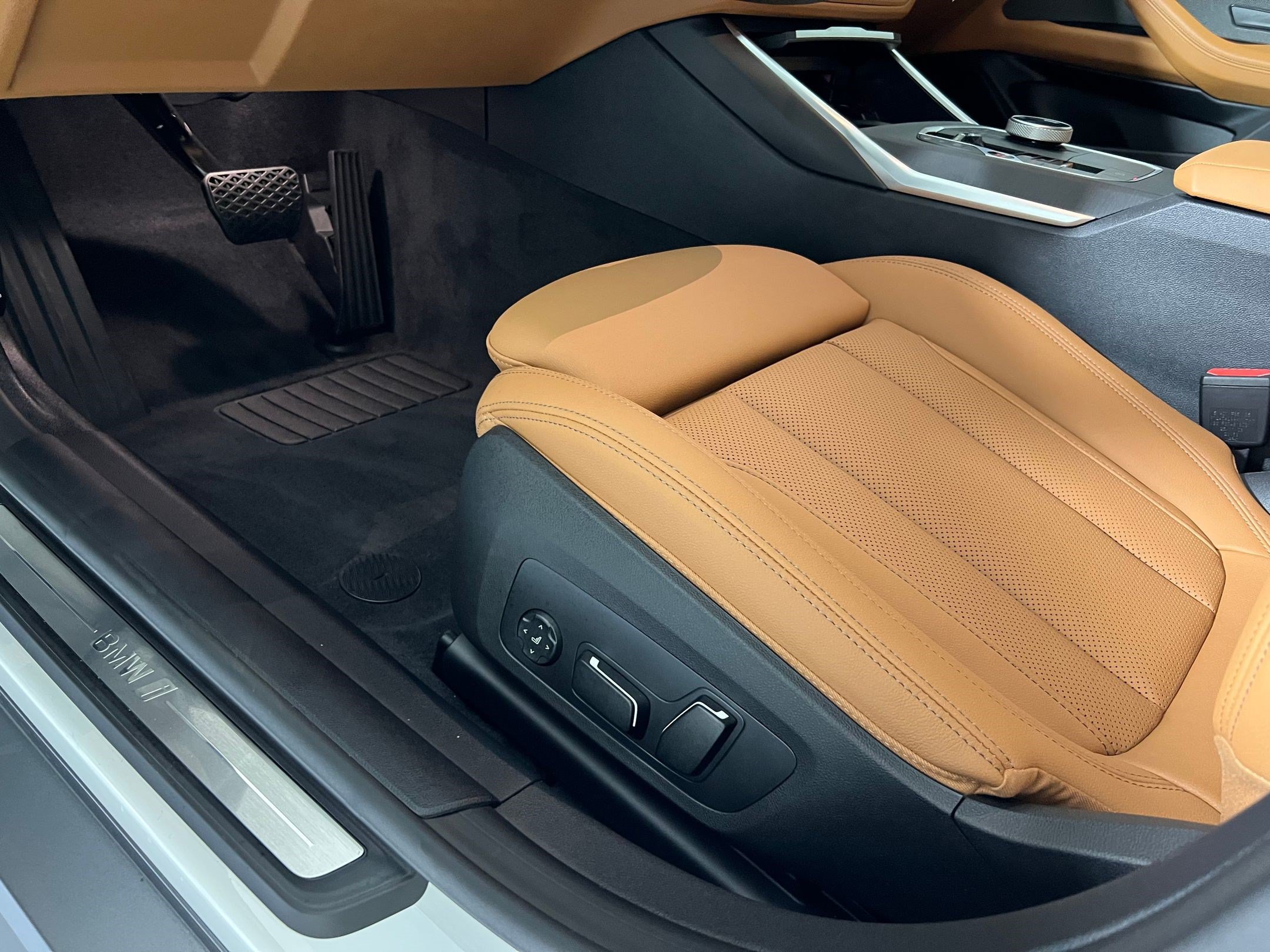 Used 2026 BMW i4 eDrive40 w/ Premium Package RWD image 12