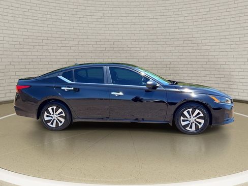 Certified 2025 Nissan Altima 2.5 S FWD image 4