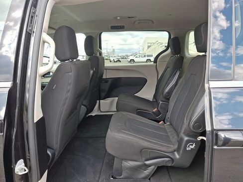 Used 2023 Chrysler Voyager LX FWD image 11