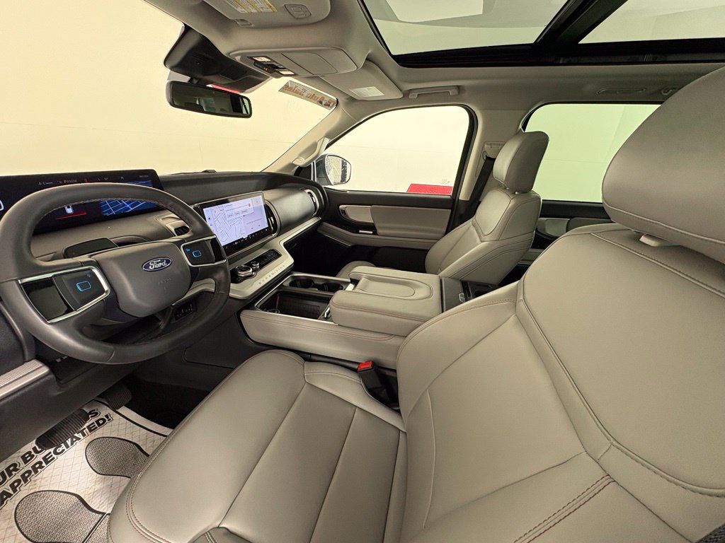 Used 2025 Ford Expedition Active RWD image 12