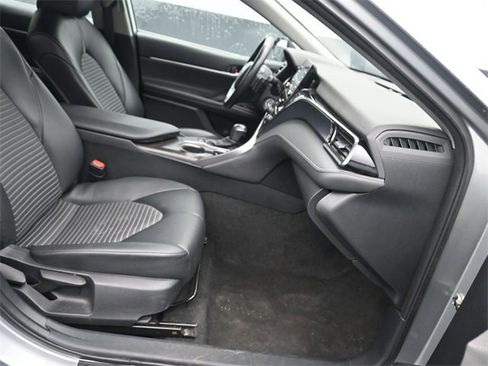 Used 2022 Toyota Camry SE image 8