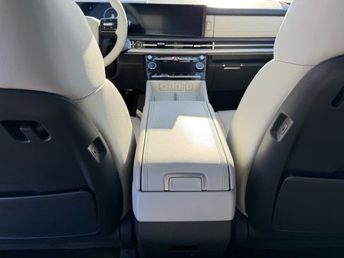 Used 2024 Hyundai Santa Fe Limited image 21