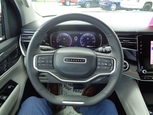 Used 2022 Jeep Wagoneer Series III AWD/4WD image 35
