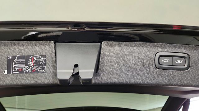 New 2026 Volvo XC90 T8 Plus w/ Protection Package AWD/4WD image 47