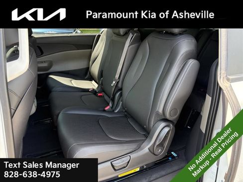 New 2026 Kia Carnival EX FWD image 22
