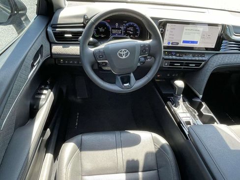 Used 2025 Toyota Camry XLE w/ Premium Plus Package image 11
