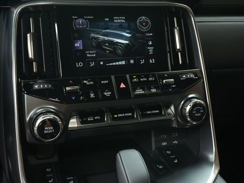 Used 2026 Lexus LX 700h Overtrail AWD/4WD image 18