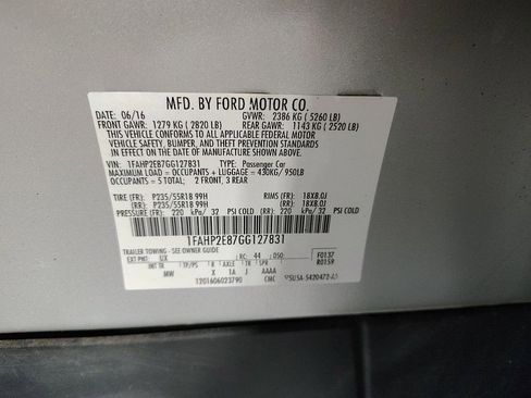 Used 2016 Ford Taurus SEL FWD image 11