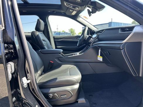 Certified 2025 Jeep Grand Cherokee Limited AWD/4WD image 19