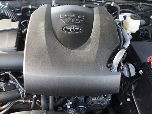 Used 2023 Toyota Tacoma TRD Sport w/ Technology Package image 28