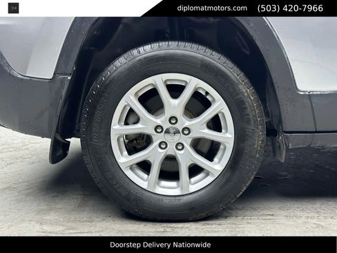 Used 2018 Jeep Cherokee Sport w/ Cold Weather Group AWD/4WD image 39