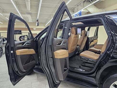 Used 2021 Cadillac Escalade Premium Luxury RWD image 17