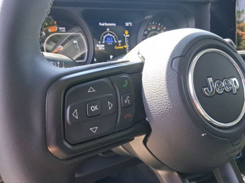 Certified 2025 Jeep Wrangler Sport AWD/4WD image 27