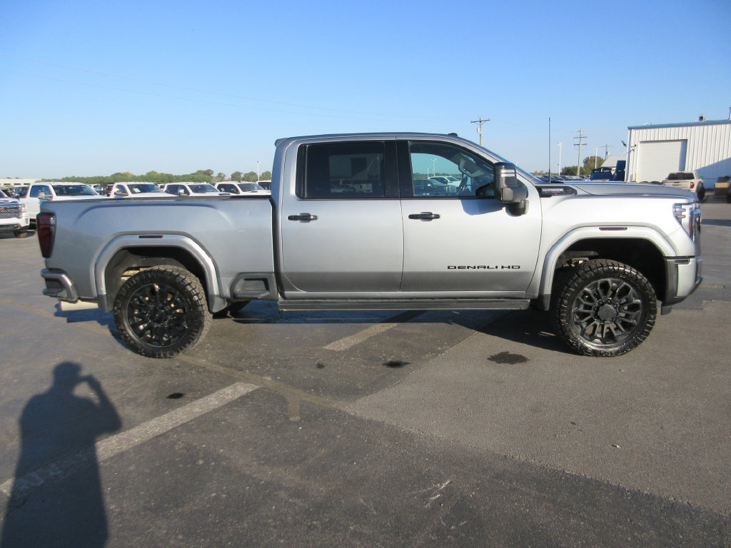 Used 2024 GMC Sierra 2500 Denali Ultimate AWD/4WD image 4