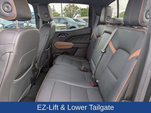 Used 2024 GMC Canyon AT4 w/ AT4 Premium Package AWD/4WD image 16