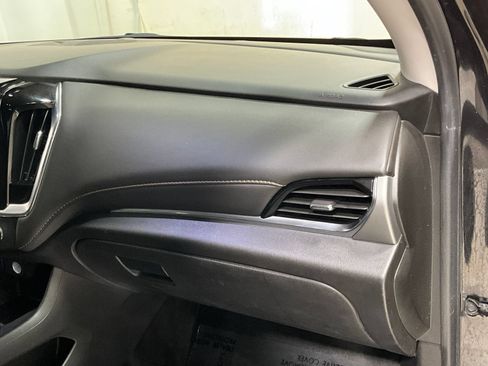 Used 2020 Chevrolet Traverse LT FWD image 17