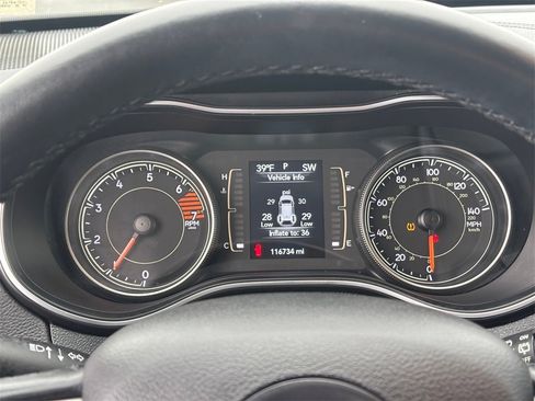 Used 2019 Jeep Cherokee Latitude Plus image 18