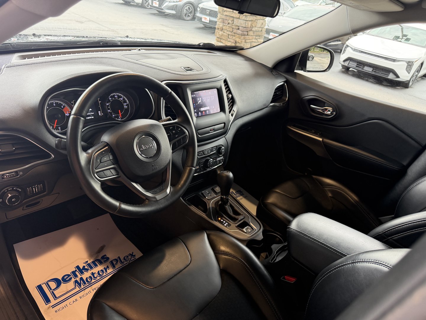 Used 2019 Jeep Cherokee Latitude Plus FWD image 13