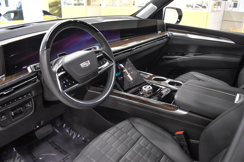 Used 2025 Cadillac Escalade ESV Sport Platinum w/ LPO, Floor Liner Package AWD/4WD image 21