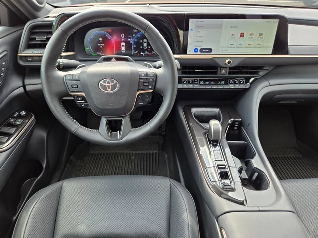 Used 2025 Toyota Crown Platinum AWD/4WD image 18