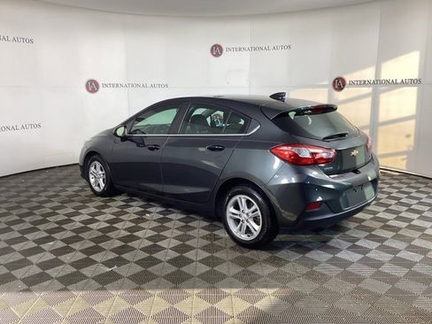 Used 2018 Chevrolet Cruze LT w/ Convenience Package image 7