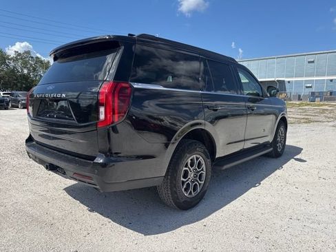 Used 2025 Ford Expedition Active AWD/4WD image 8