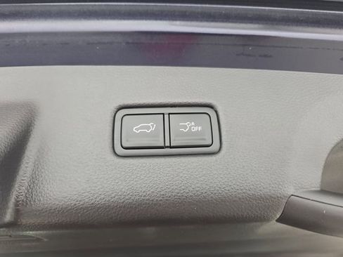 Used 2025 Kia Carnival EX FWD image 34