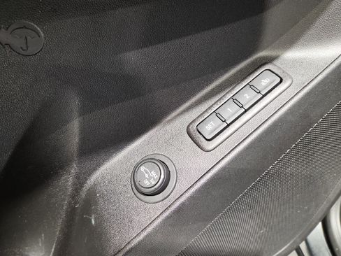 Used 2020 Chevrolet Equinox LT w/ Sport Edition image 15