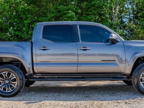 Used 2021 Toyota Tacoma TRD Sport w/ Technology Package RWD image 6