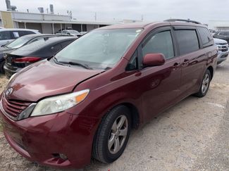 Used 2016 Toyota Sienna LE video 1