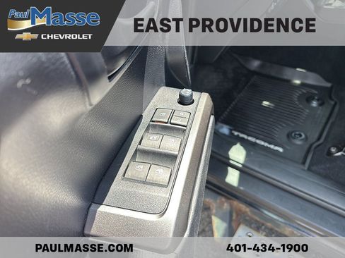 Used 2020 Toyota Tacoma SR5 AWD/4WD image 9