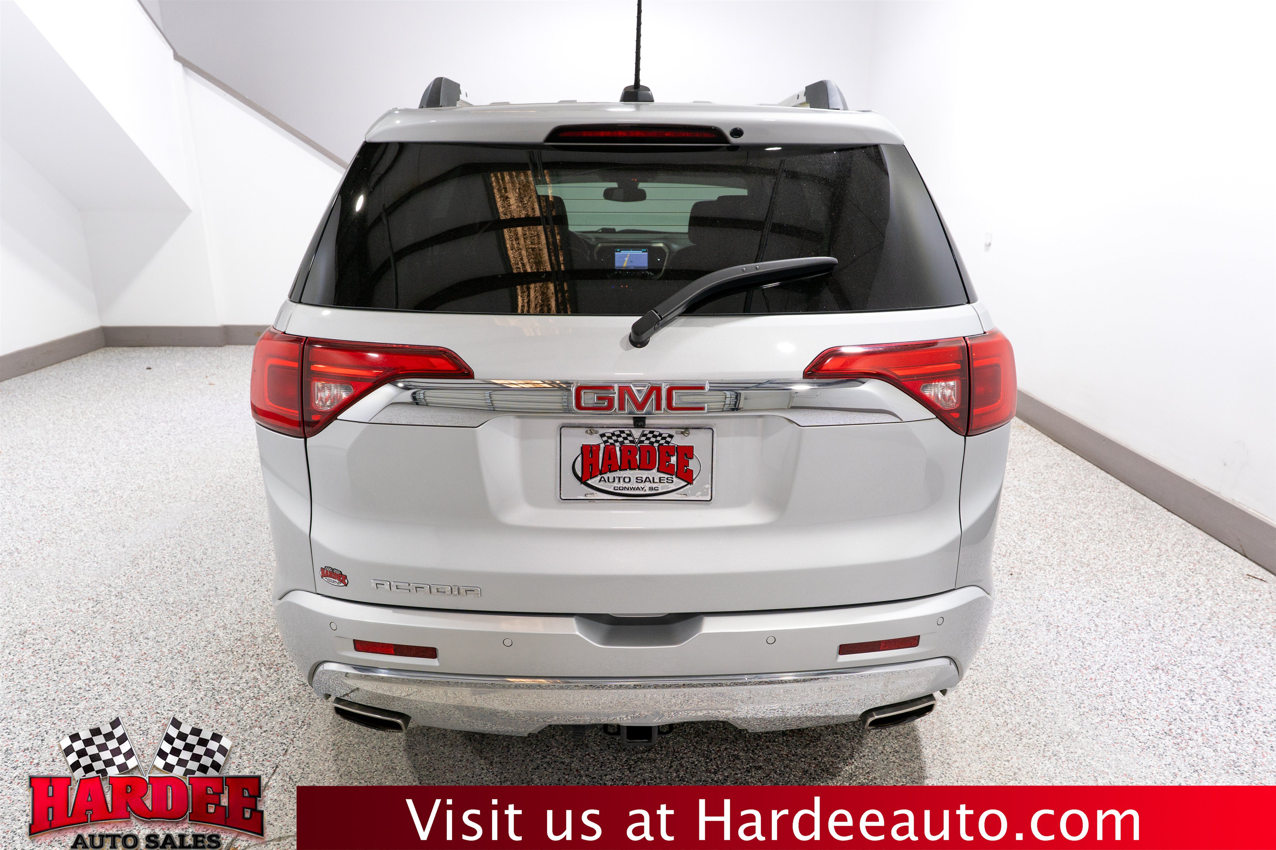 Used 2017 GMC Acadia Denali w/ Technology Package FWD image 4